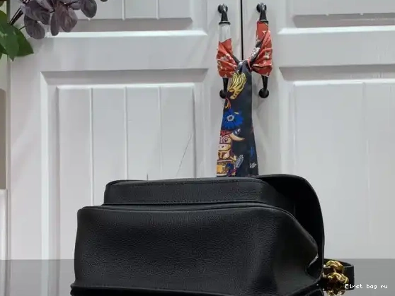 First bag ru LOUIS CHAIN VUITTON LOCKME PM 0508
